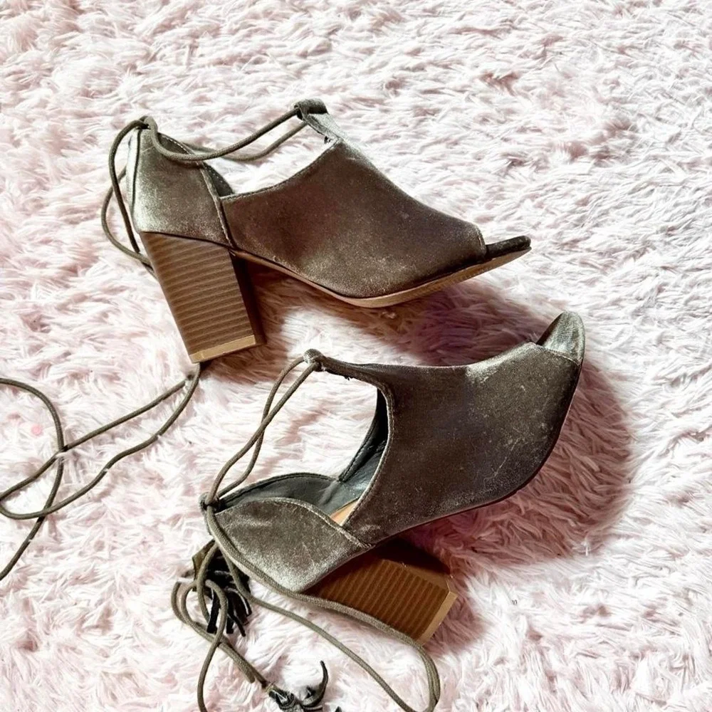 Velvet Lace Up Ankle Strap Peep Toe Chunky Heel Womens 7.5 Y2K Boho Urban Glam